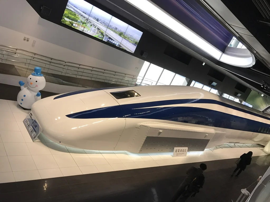 山梨県立リニア見学センターに展示されている超電導リニアMLX01-2