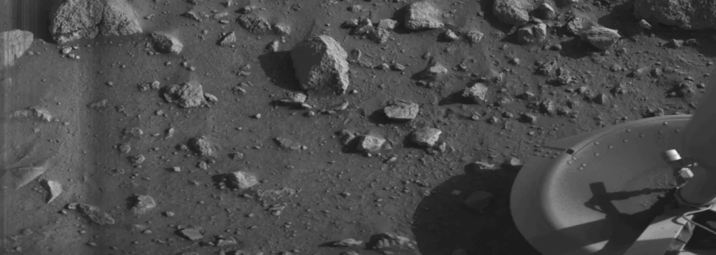 バイキング1号が着陸直後に送信した火星表面の画像