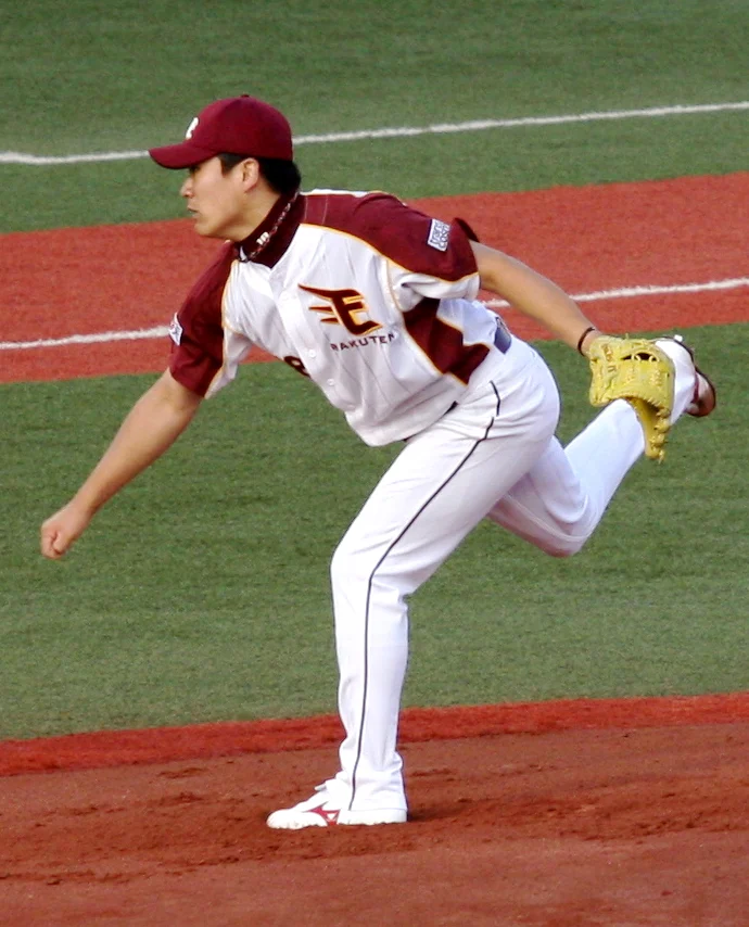 投球する田中将大の写真