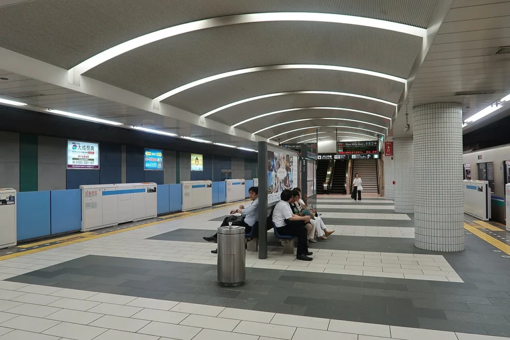 目黒駅にある東京メトロ南北線ホームの写真