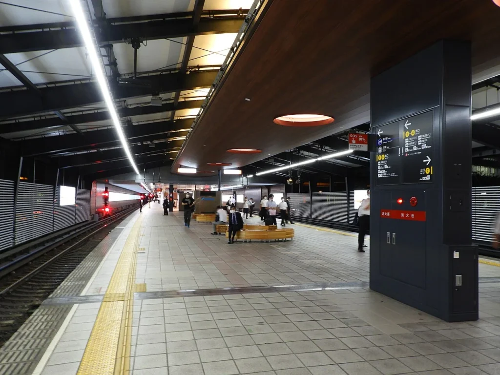 大阪メトロ御堂筋線・新大阪駅ホームの写真