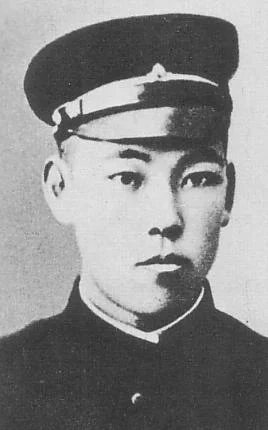 明治時代の学生服姿の藤村操