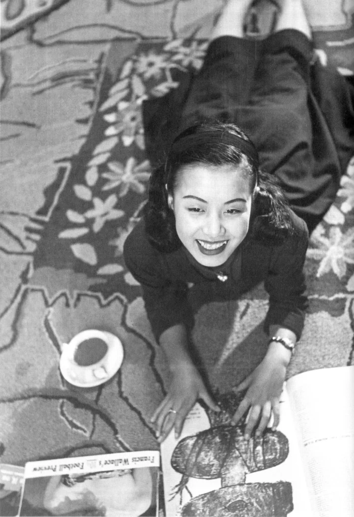 歌手・美空ひばりの肖像写真