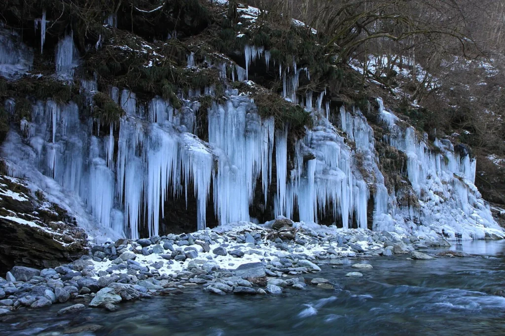 埼玉県秩父市の三十槌の氷柱