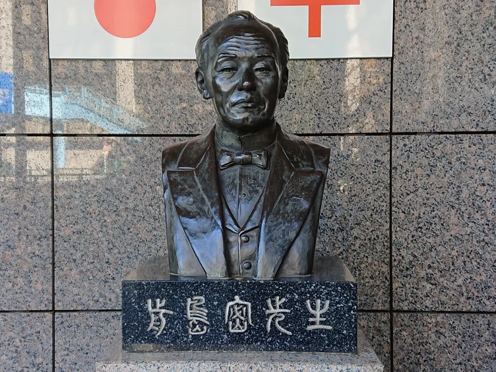 日本橋郵便局に設置された郵便発祥の地の記念碑