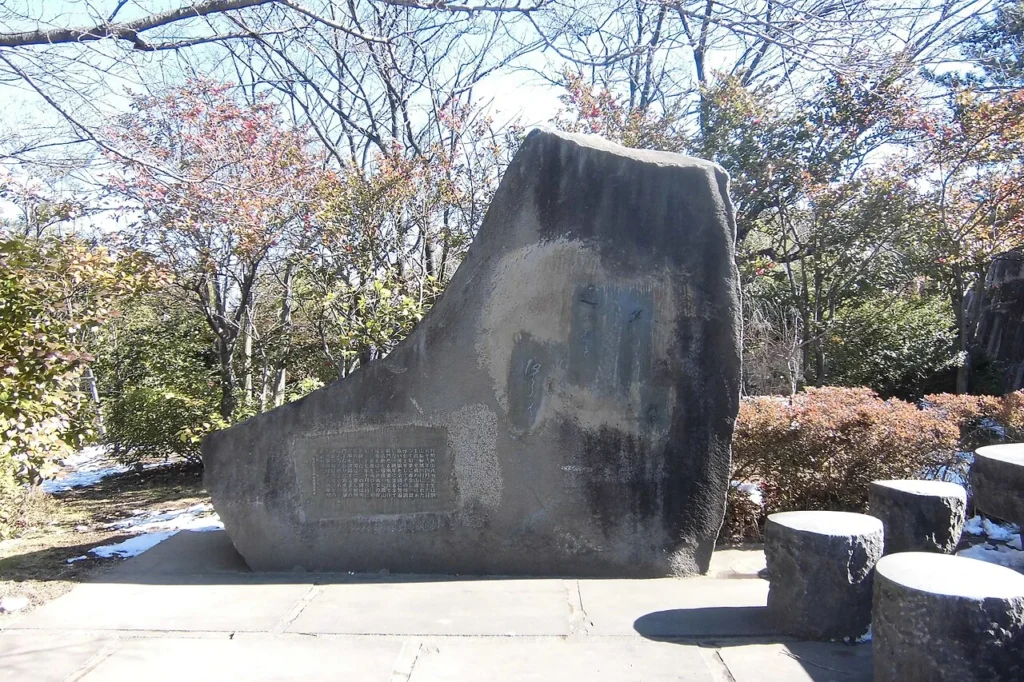 甲府市芸術の森公園にある飯田蛇笏の句碑