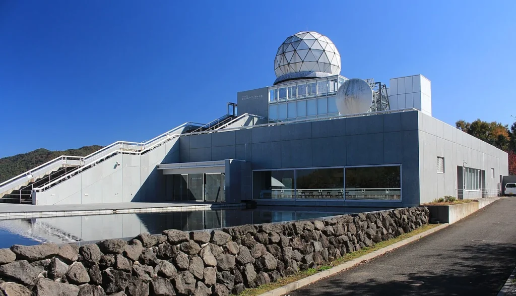 山梨県富士吉田市の富士山レーダードーム館