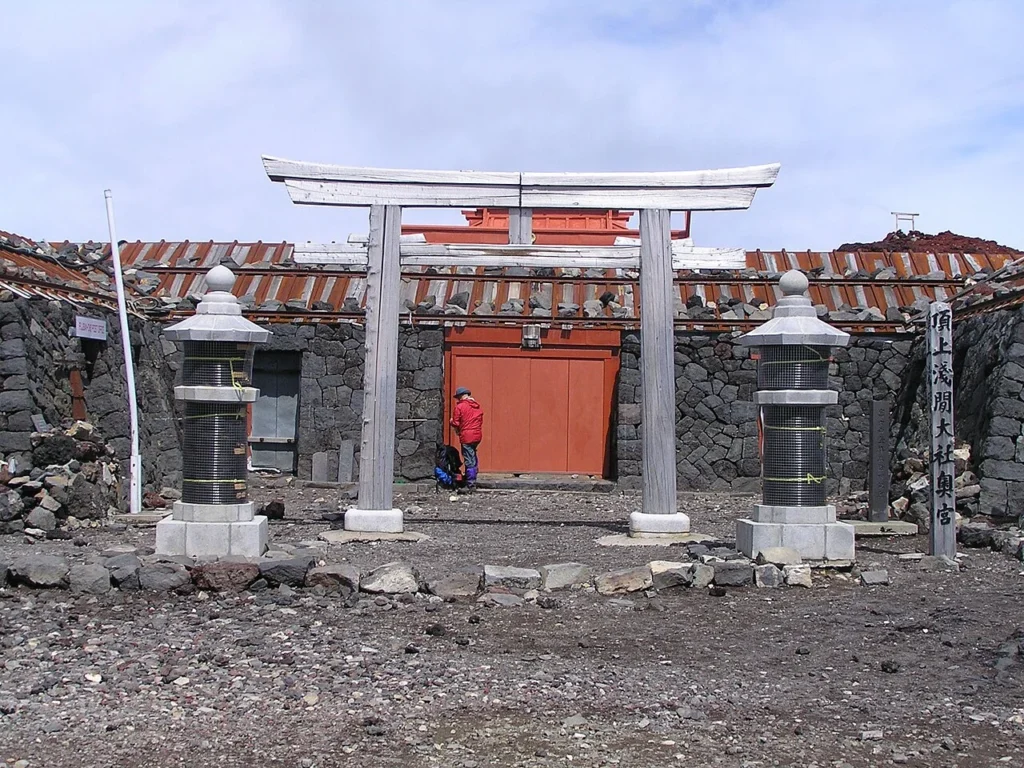 富士山頂にある富士山本宮浅間大社奥宮