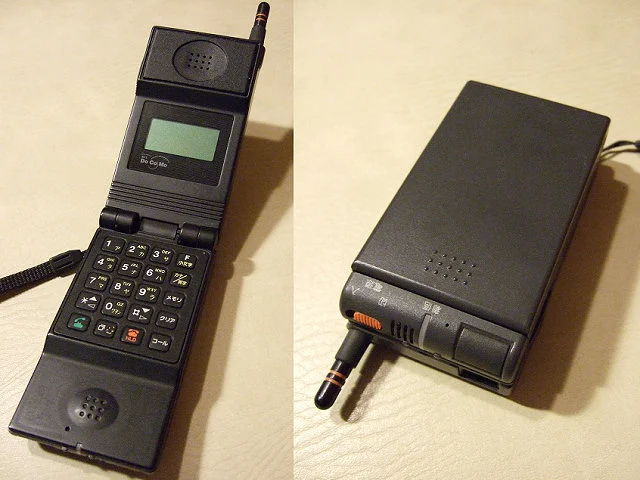 NTTドコモ初代mova N改良版の携帯電話