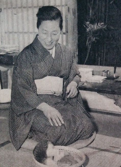 俳人・中村汀女の肖像写真