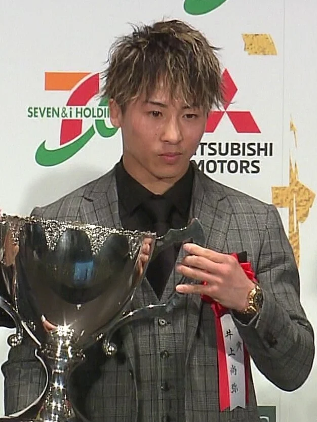 第52回日本プロスポーツ大賞受賞式典に出席した井上尚弥の写真