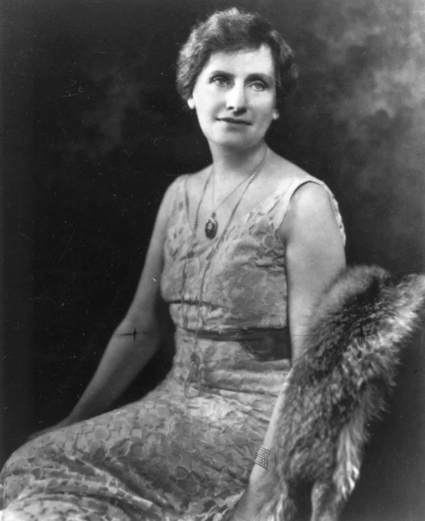 米国初の女性州知事ネリー・テイロー・ロスの肖像写真