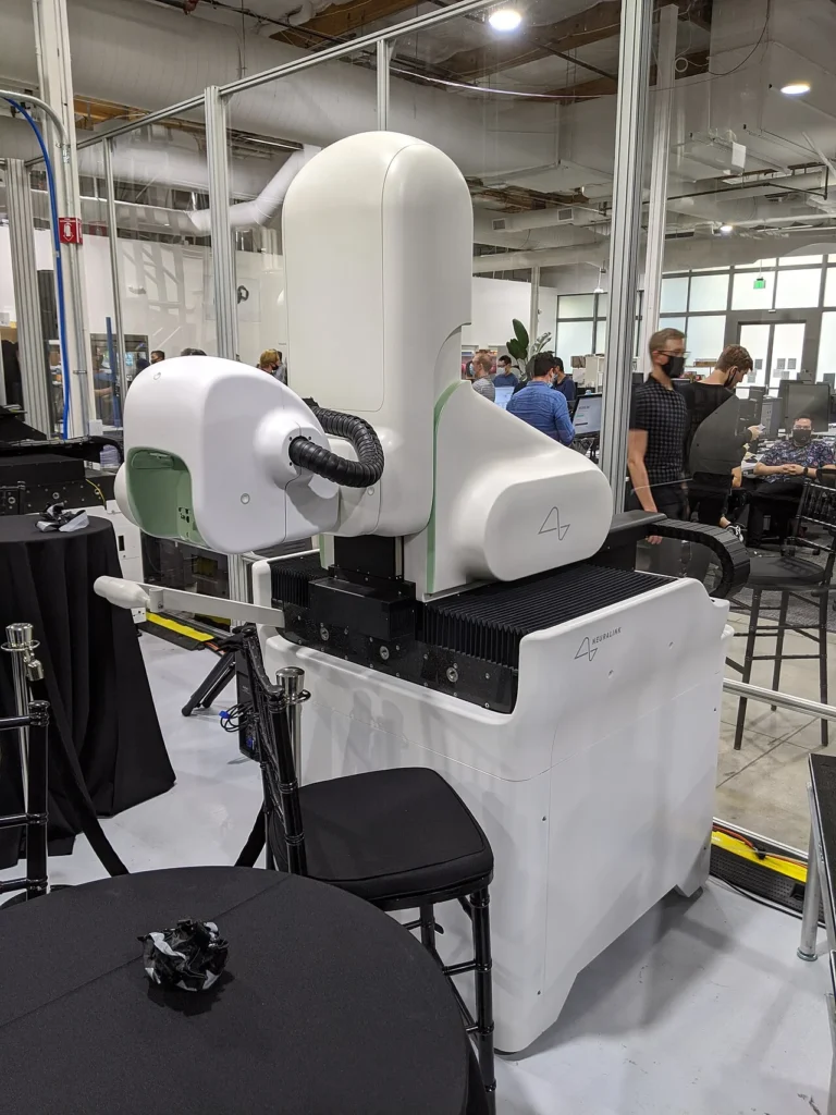 ニューラリンクが開発した脳インプラント手術用ロボット