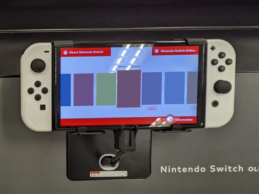 白色のNintendo Switch有機ELモデルの写真