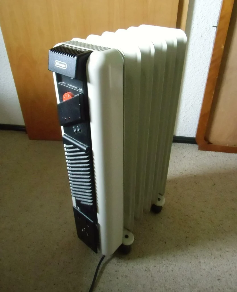 デロンギ製オイルヒーターの写真