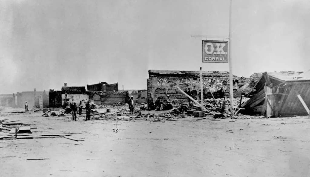 1882年ごろのアリゾナ州トゥームストーンにあったO.K.コラル