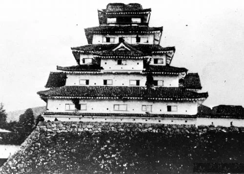 会津戦争の砲撃跡が残る明治初期の鶴ヶ城