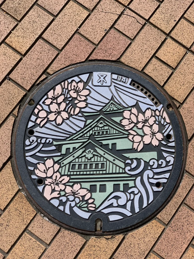 大阪市の下水道マンホールのふた