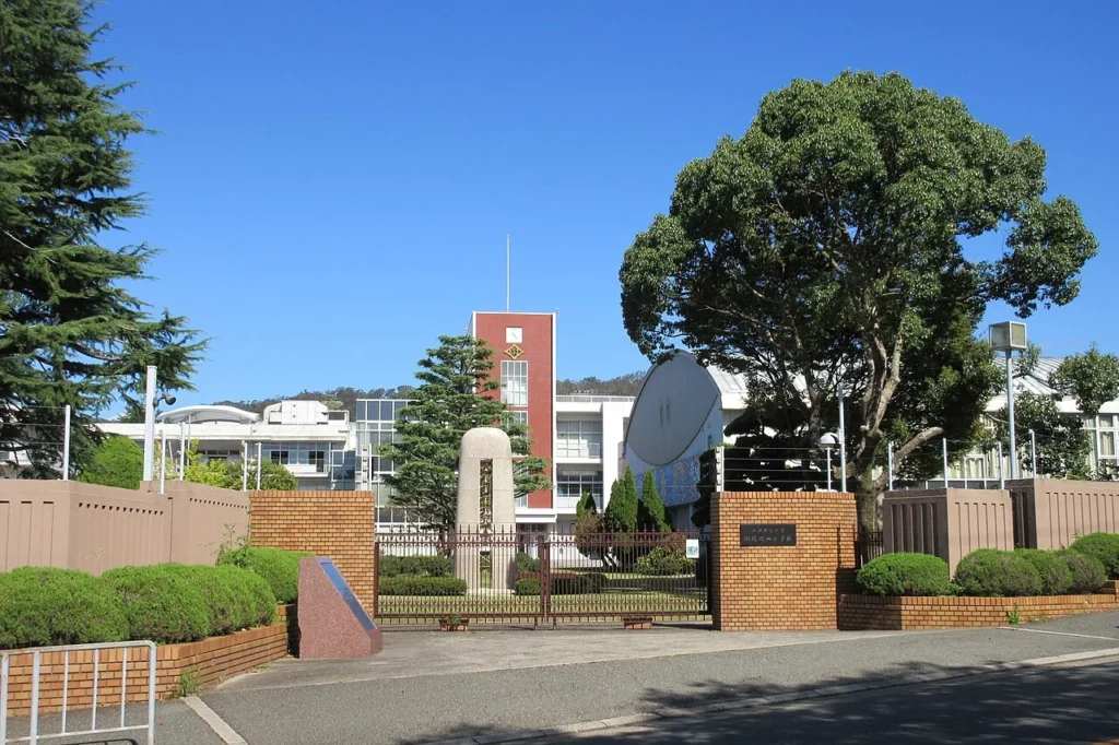 大阪教育大学附属池田小学校の校舎