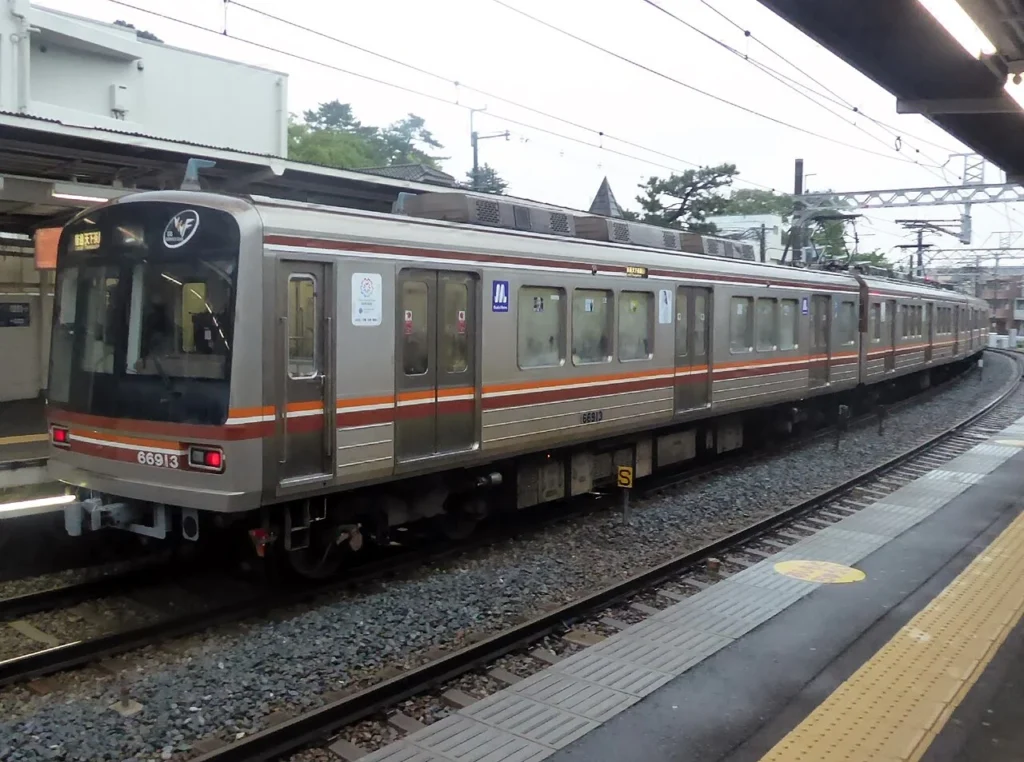 大阪メトロ堺筋線を走る66系電車