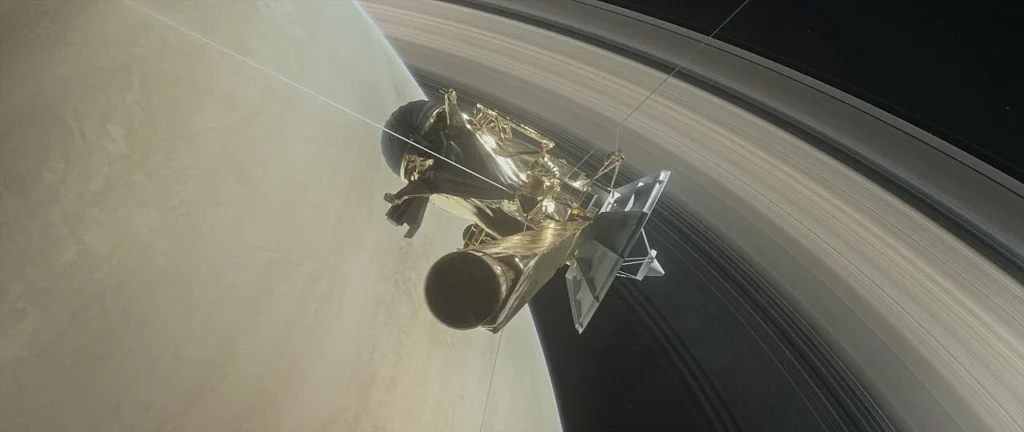 土星とその環の間を飛ぶ探査機カッシーニの想像図
