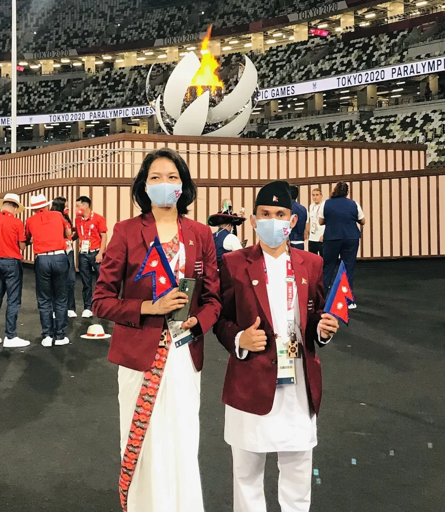 東京パラリンピック開会式でのパレシャ・ゴベルダンとコーチの写真