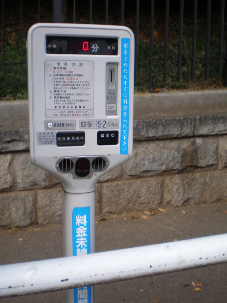 東京都内に設置された路上パーキングメーター