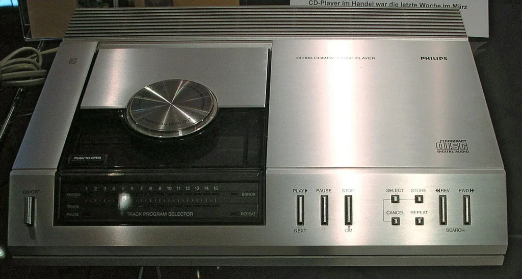 初期の家庭用コンパクトディスクプレーヤーPhilips CD 100