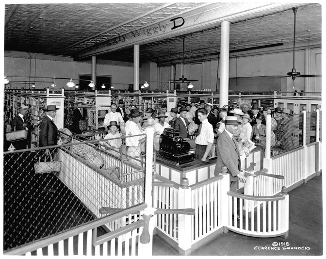 1918年に撮影されたピッグリー・ウィッグリー店内