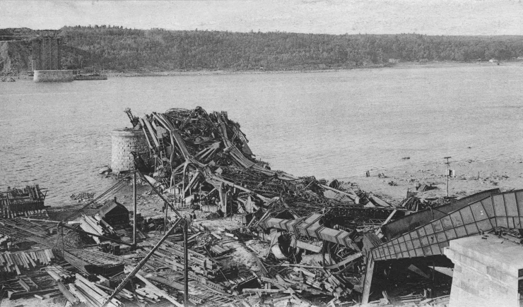 1907年の崩落後に撮影されたケベック橋の全景