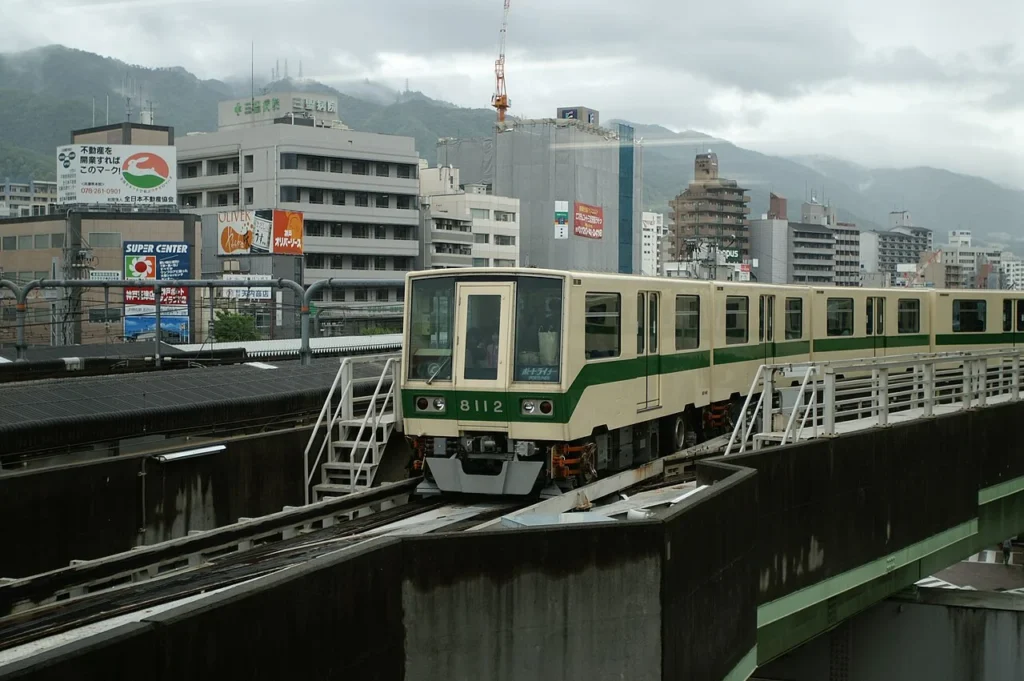 神戸新交通ポートライナー三宮駅の車両