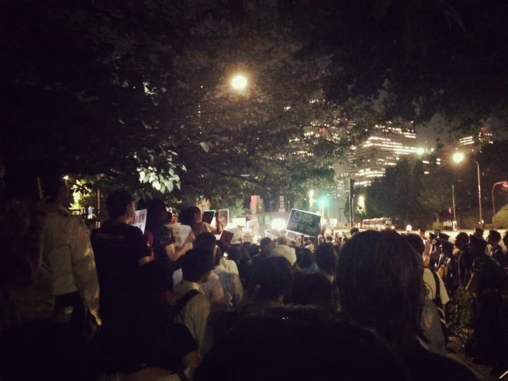 2015年7月の国会前でのSEALDsのデモの写真