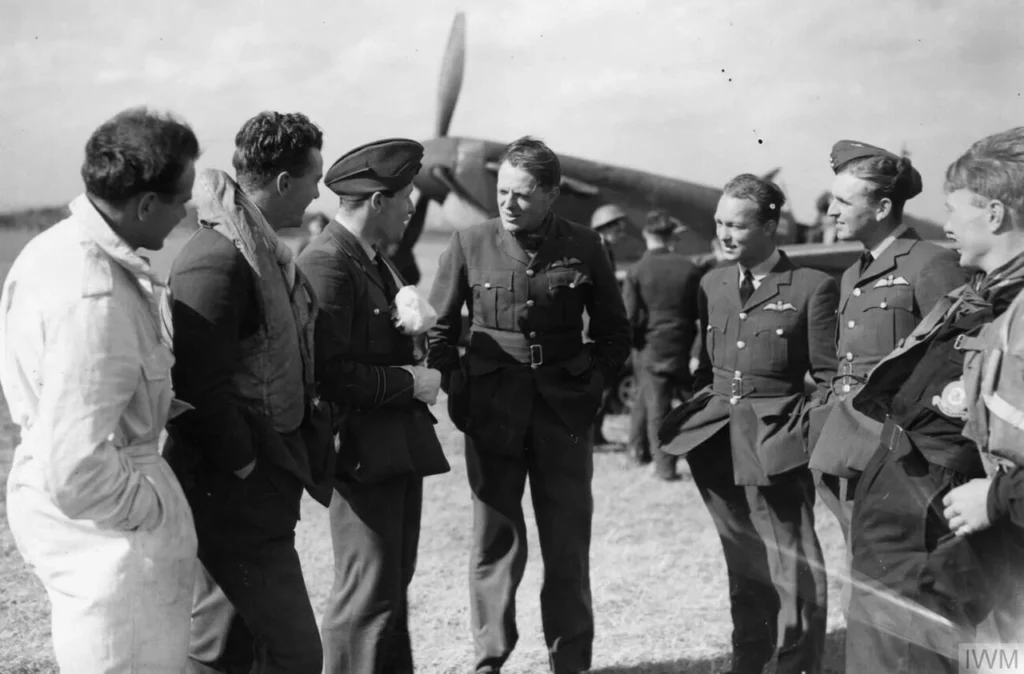 1940年に撮影されたイギリス空軍戦闘機軍団のパイロットたち