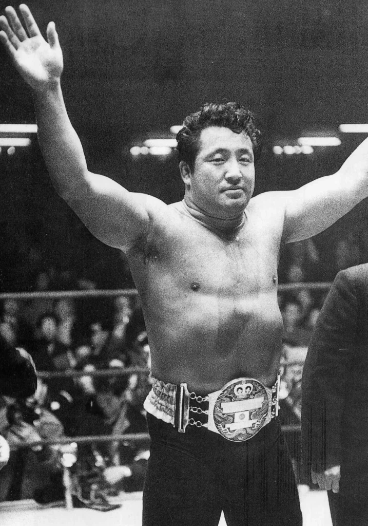 リング上に立つプロレスラー力道山