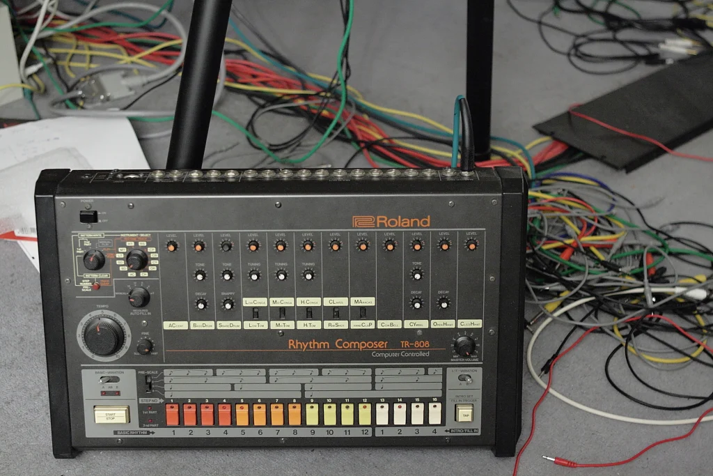 ローランドのリズムマシンTR-808