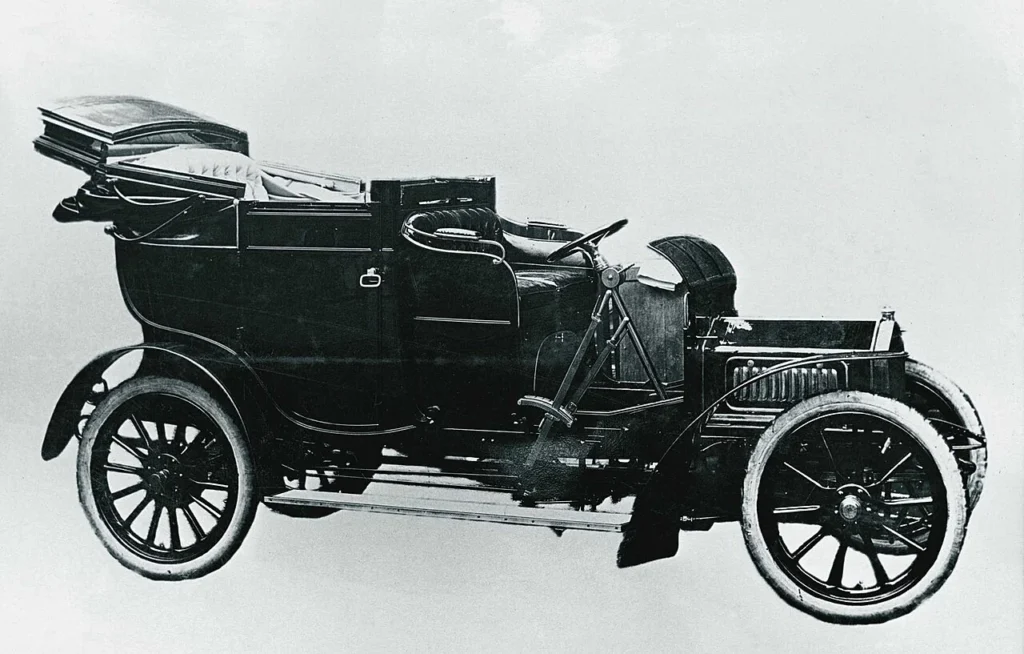 1905年に製造された初期のロールス・ロイス自動車