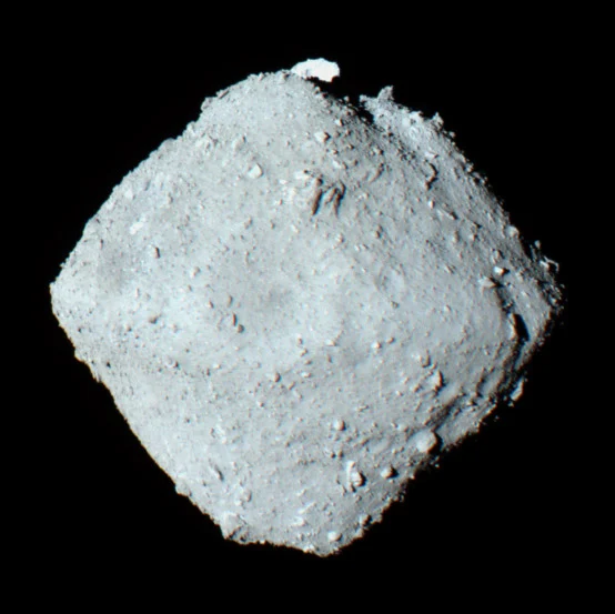 はやぶさ2のカメラが撮影した小惑星リュウグウ