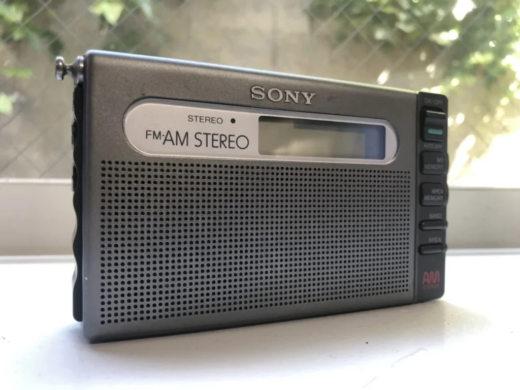 ソニーのAMステレオ対応ラジオSRF-M100