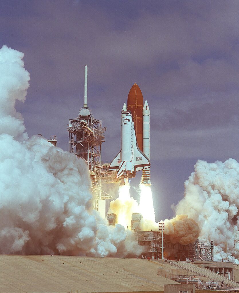 1988年9月29日に打ち上げられるスペースシャトル・ディスカバリー