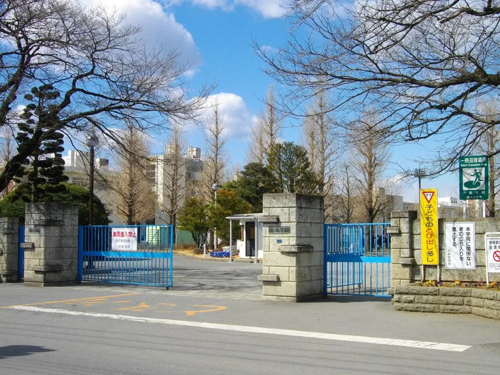 作新学院中等部・高等学校の校舎の写真