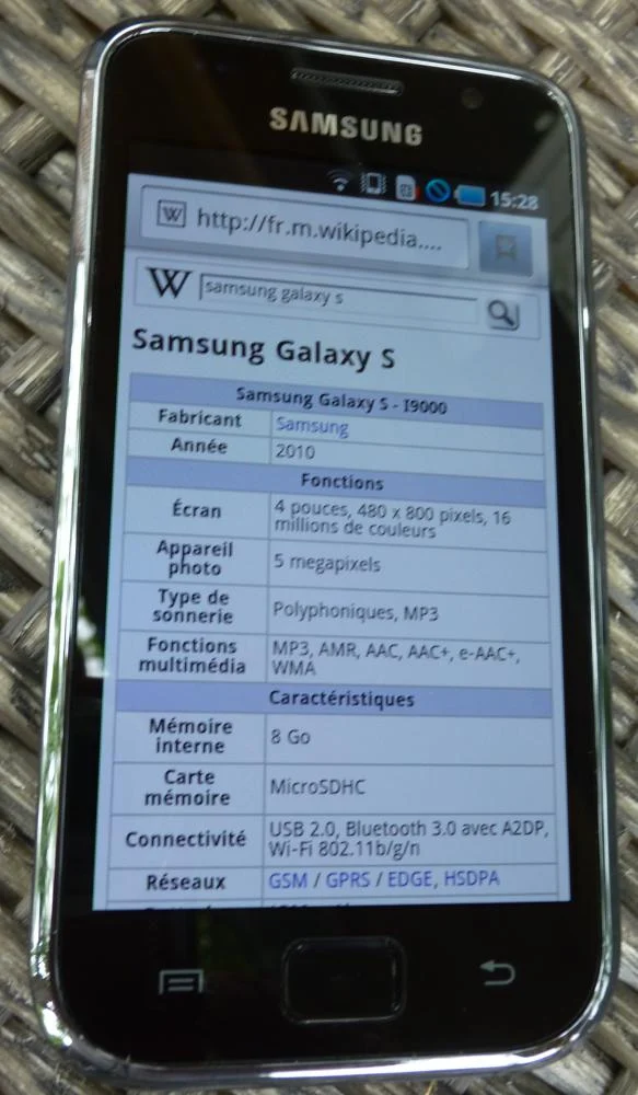 2010年のスマートフォン、Samsung Galaxy Sの写真