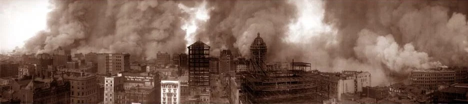 1906年の地震後に大火災が広がるサンフランシスコの市街