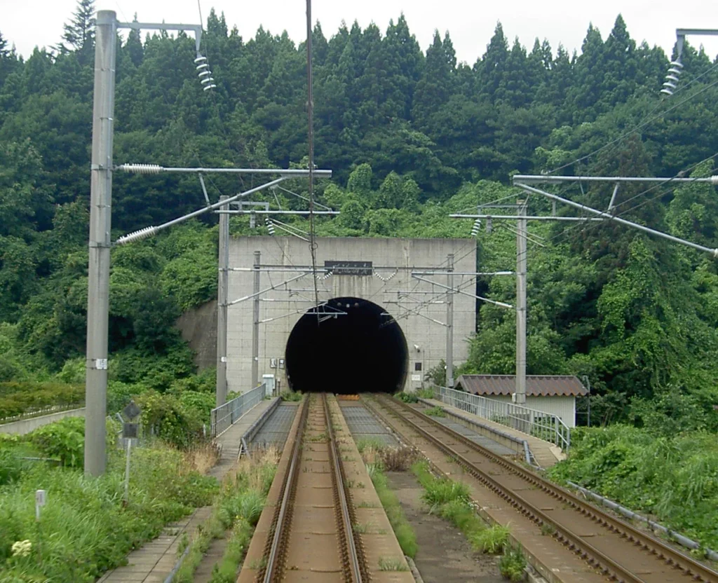 青森県側にある青函トンネルの入口