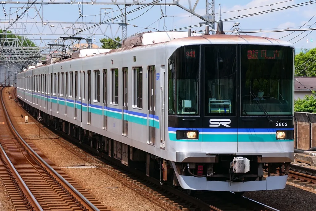 多摩川駅へ進入する埼玉高速鉄道2000系2802編成