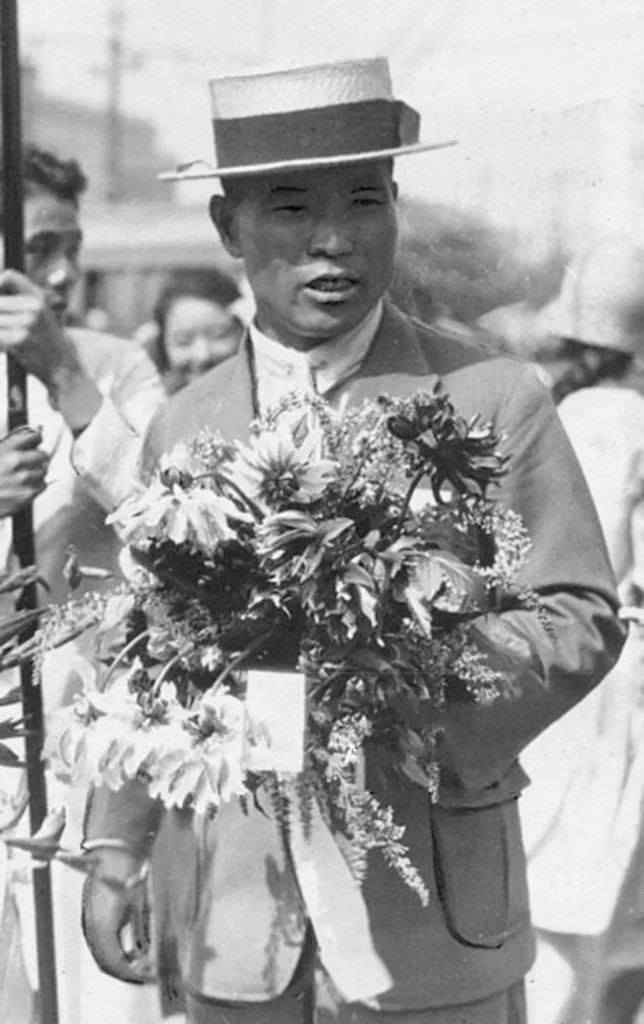 1924年に撮影されたマラソン選手の金栗四三