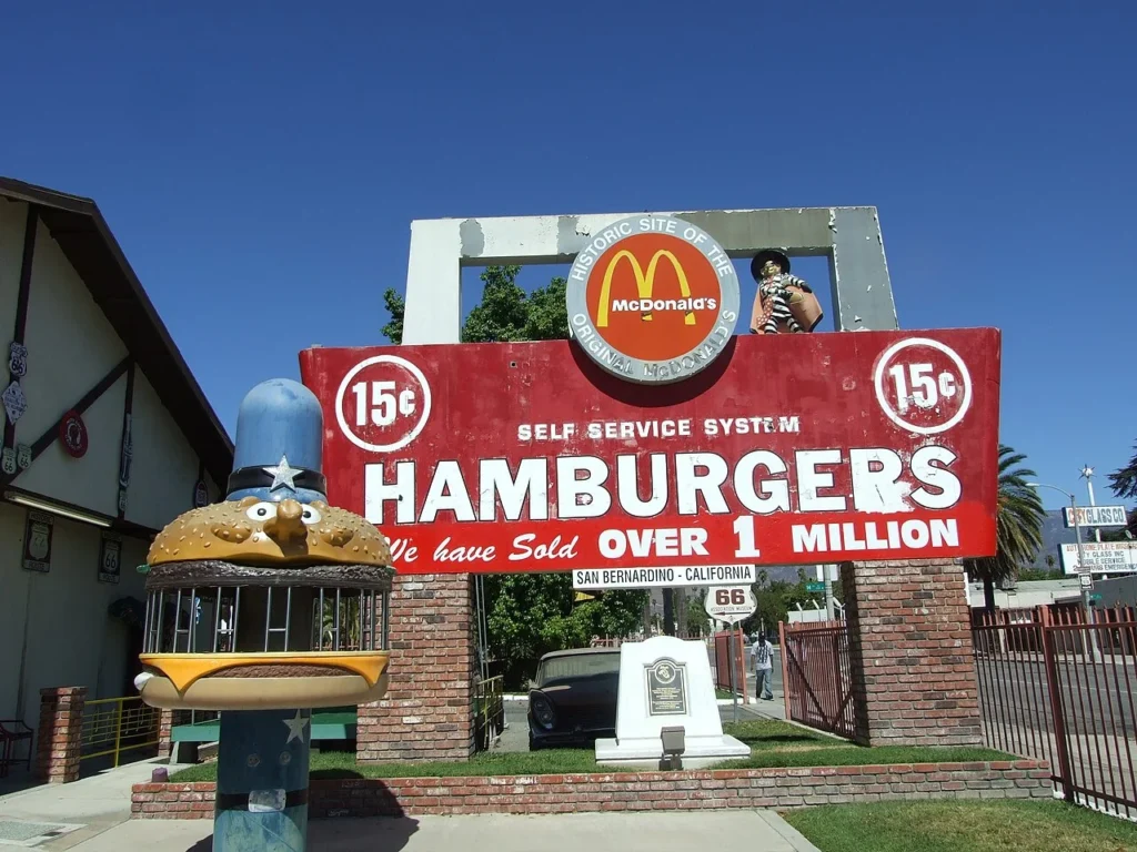 カリフォルニア州サンバーナーディーノにある最初のマクドナルド店舗跡