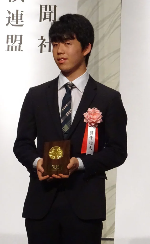 将棋棋士・藤井聡太の写真