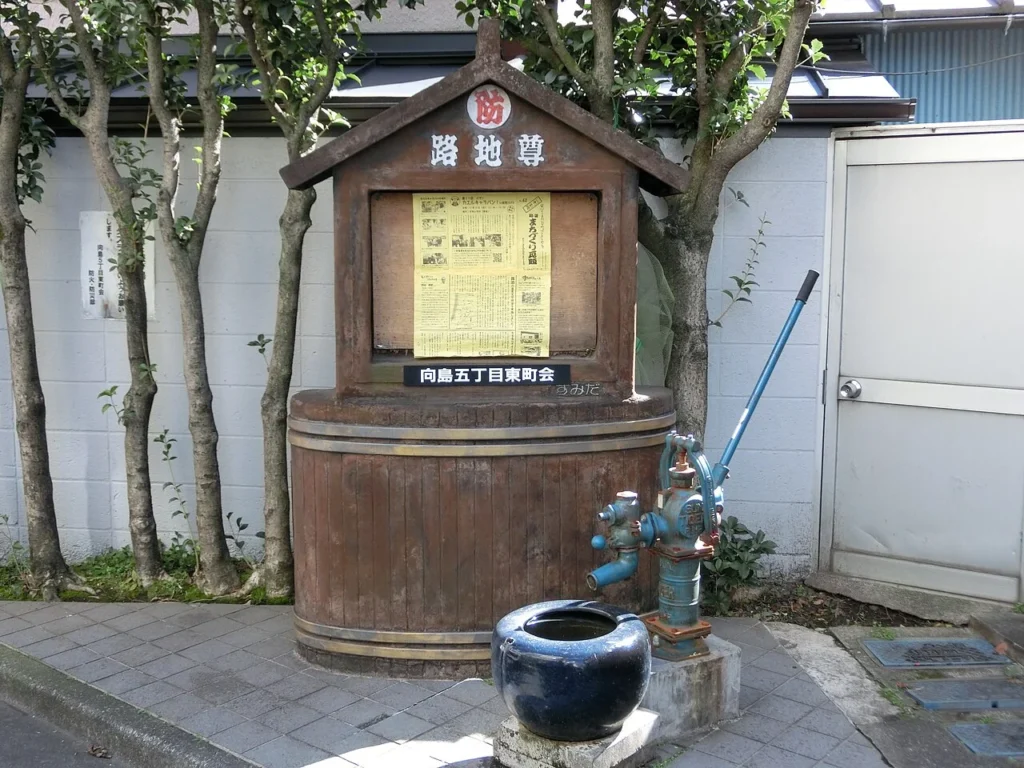 東京都墨田区の雨水利用設備「路地尊2号基」の写真