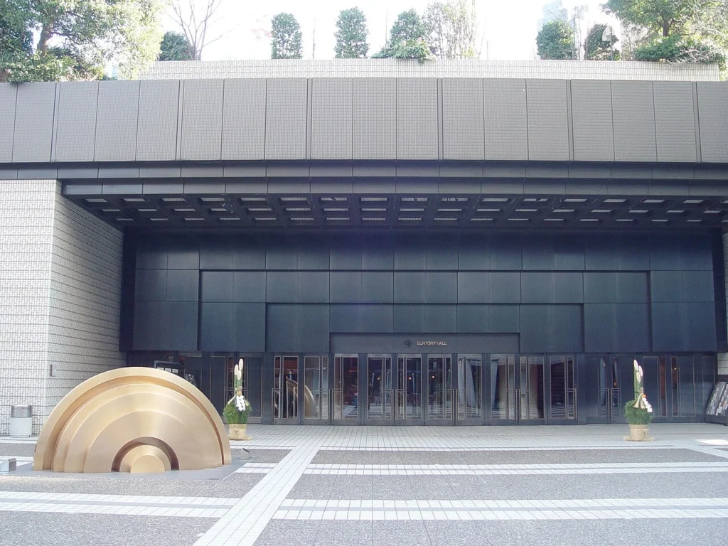 東京にあるサントリーホールの写真