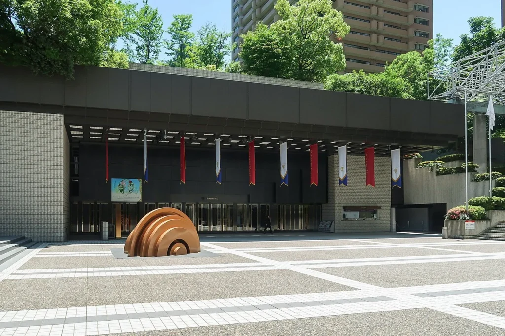 舞台を客席が取り囲むサントリーホールの大ホール